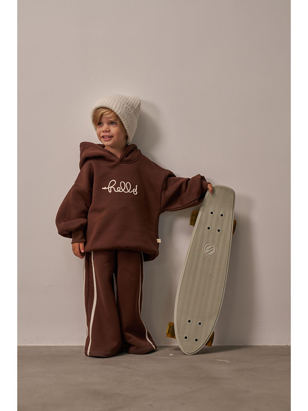 Kahverengi Hello Nakışlı Alt Üst Takım