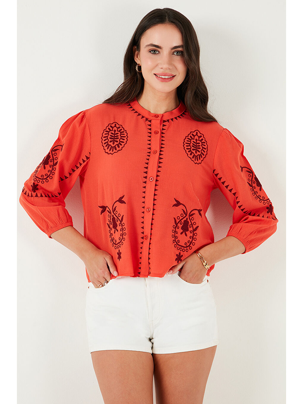 Mercan Nakış İşlemeli Truvakar Kol Hakim Yaka Pamuklu Şile Bezi Kadın Gömlek 611Bz0044-3