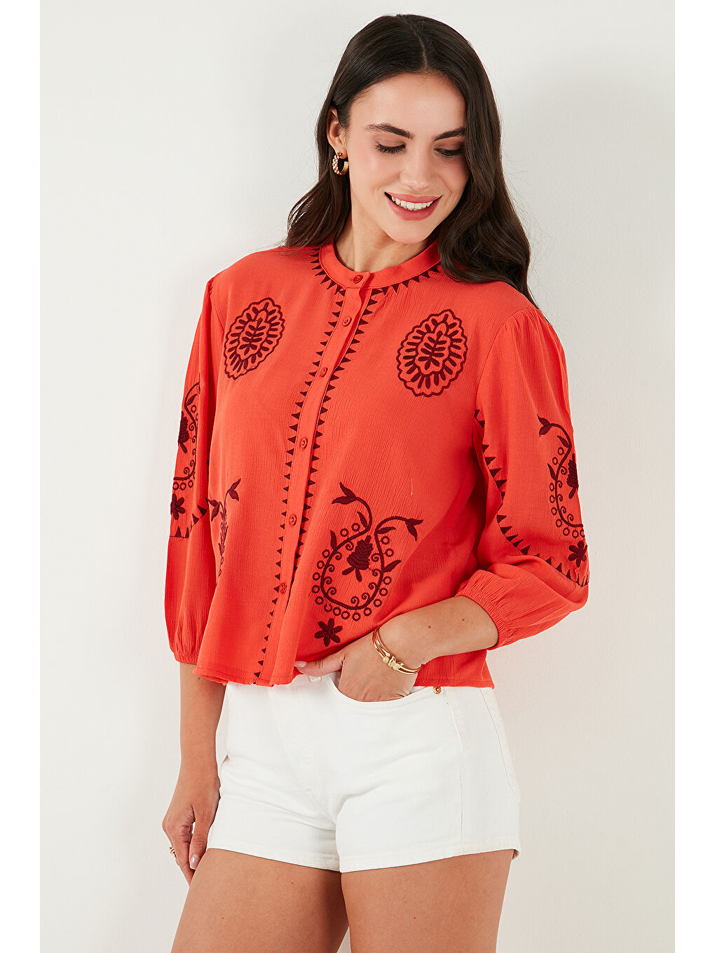 Mercan Nakış İşlemeli Truvakar Kol Hakim Yaka Pamuklu Şile Bezi Kadın Gömlek 611Bz0044-4