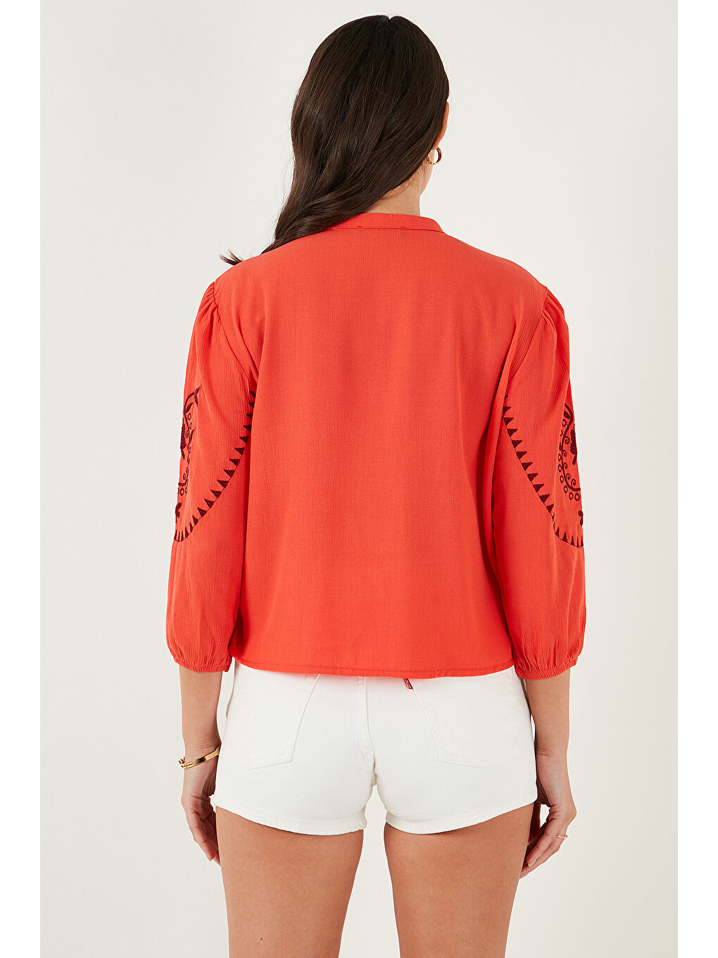 Mercan Nakış İşlemeli Truvakar Kol Hakim Yaka Pamuklu Şile Bezi Kadın Gömlek 611Bz0044-5