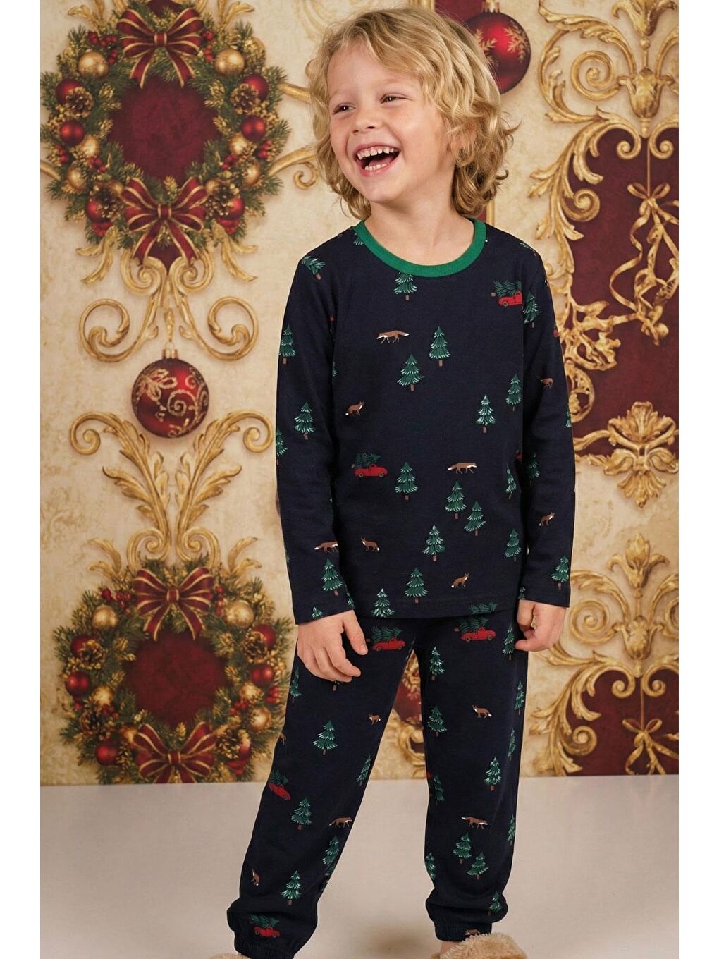 Erkek Çocuk Pijama Takımı Yılbaşı Temalı Çam Ağacı Desenli Lacivert (4-8 Yaş)