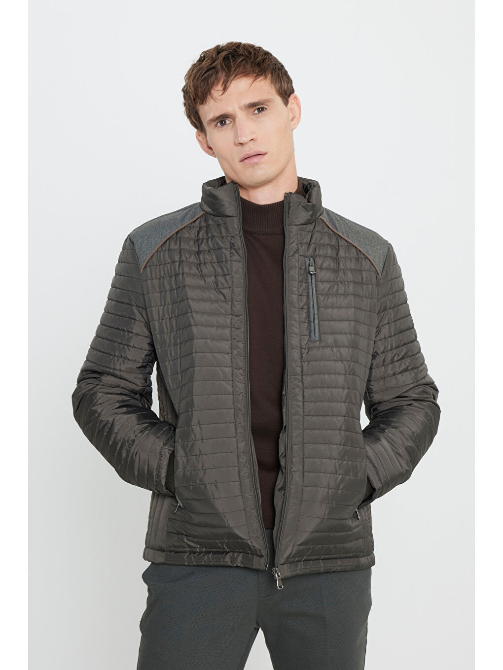 Erkek Haki Standart Fit Normal Kesim Dik Yaka Desenli Mont