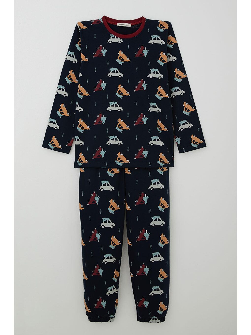 Erkek Çocuk Pijama Takımı Yılbaşı Temalı Çam Ağaçlı Araba Desenli Lacivert (4-8 Yaş)