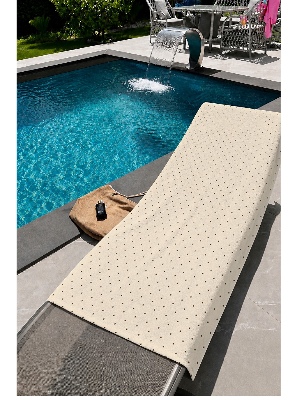 Kahverengi Minimal Puantiye Nokta Desenli 70x150 Plaj Havlusu-1