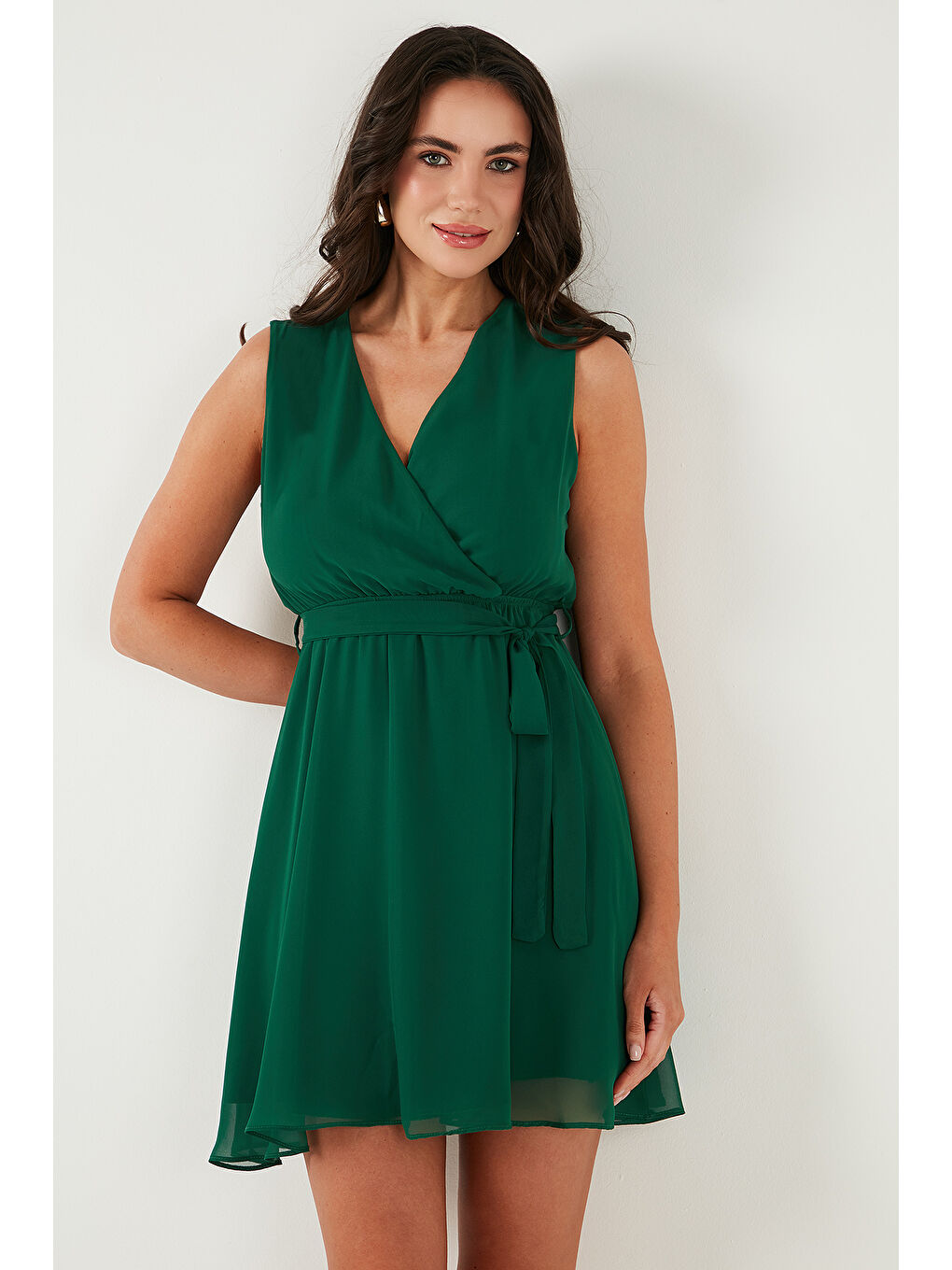 Yeşil Regular Fit Kruvaze Yaka Bağlama Detaylı Şifon Mini Boy Kadın Elbise 6789075-3