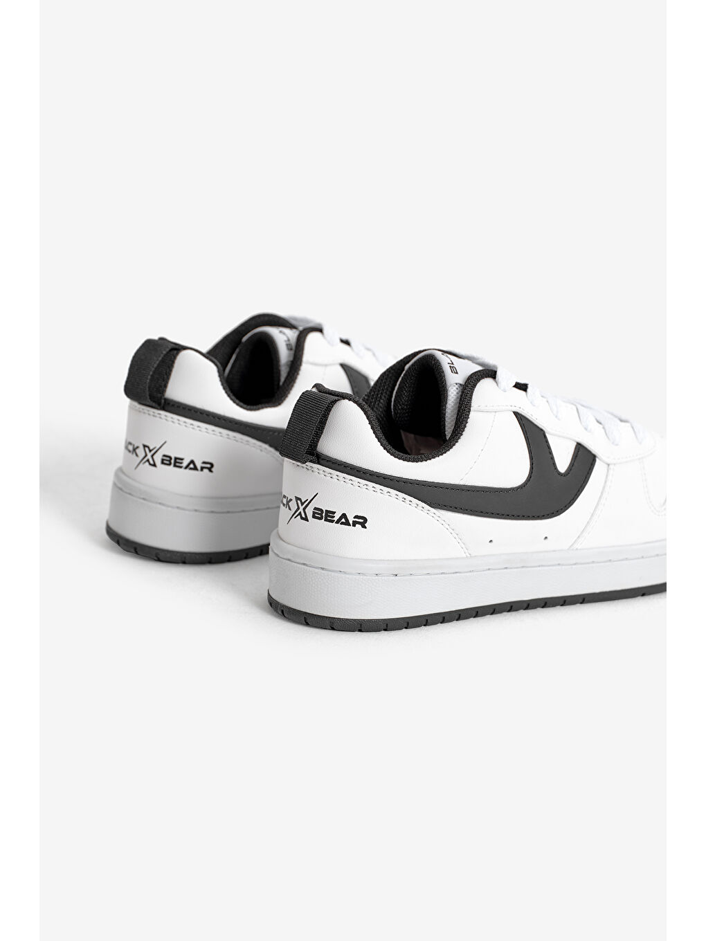 Kadın Beyaz Siyah Termo Taban Şerit Detaylı Bağcıklı Spor Ayakkabı-3