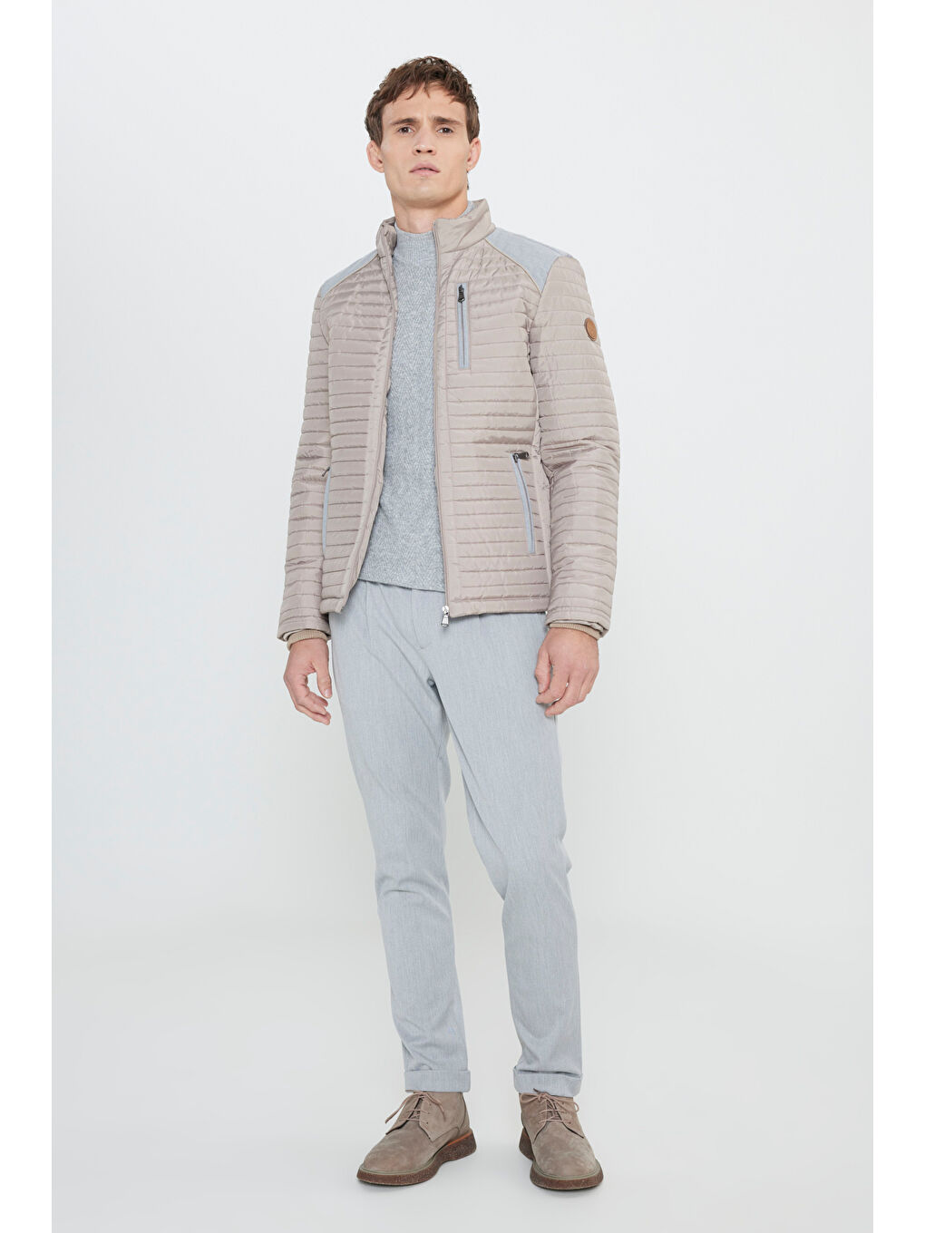 Erkek Bej Standart Fit Normal Kesim Dik Yaka Desenli Mont-1