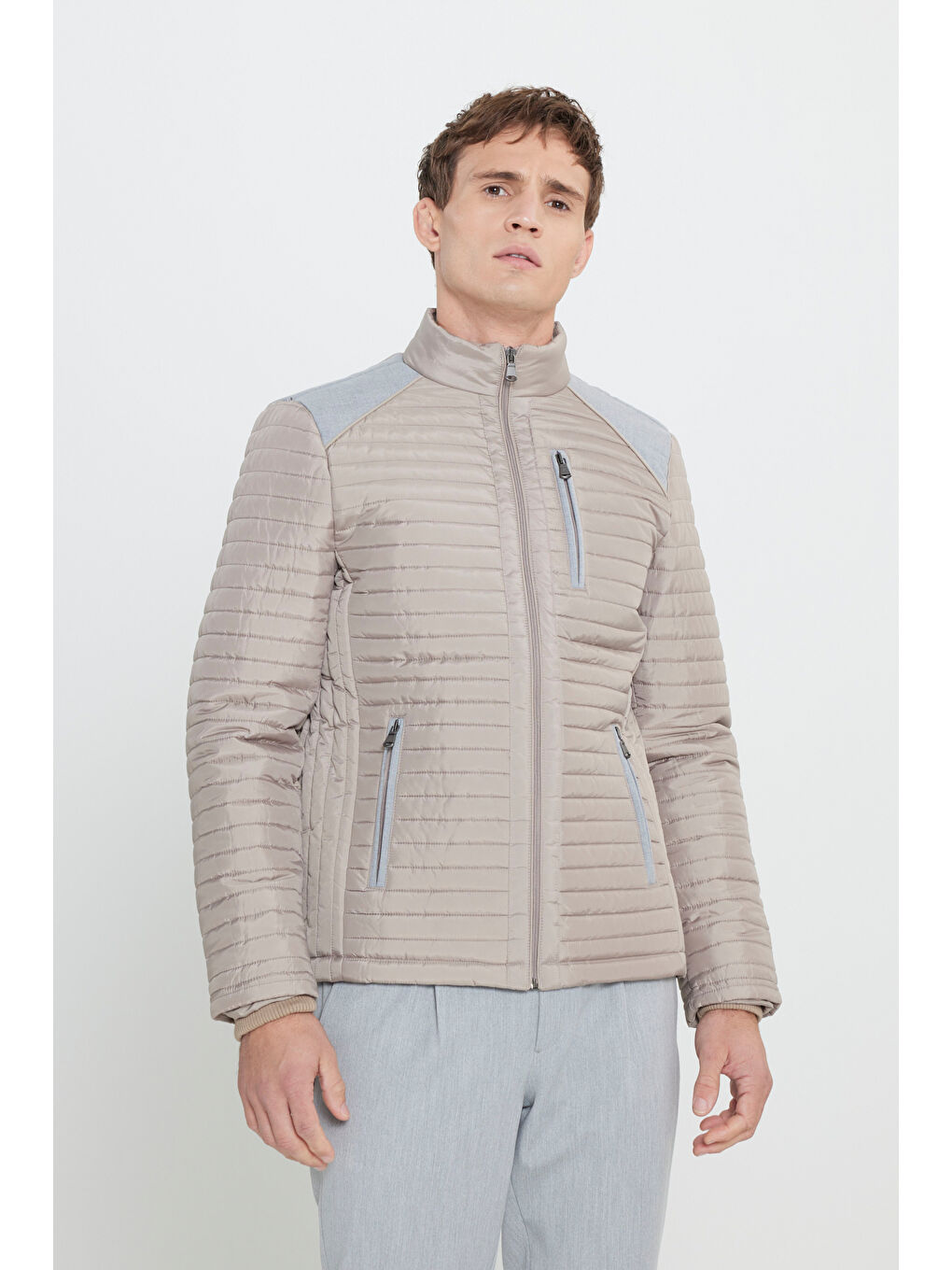 Erkek Bej Standart Fit Normal Kesim Dik Yaka Desenli Mont-2