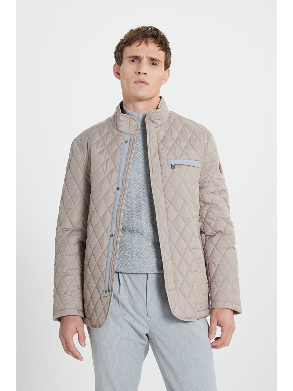 Erkek Bej Standart Fit Normal Kesim Dik Yaka Desenli Kapitone Overcoat