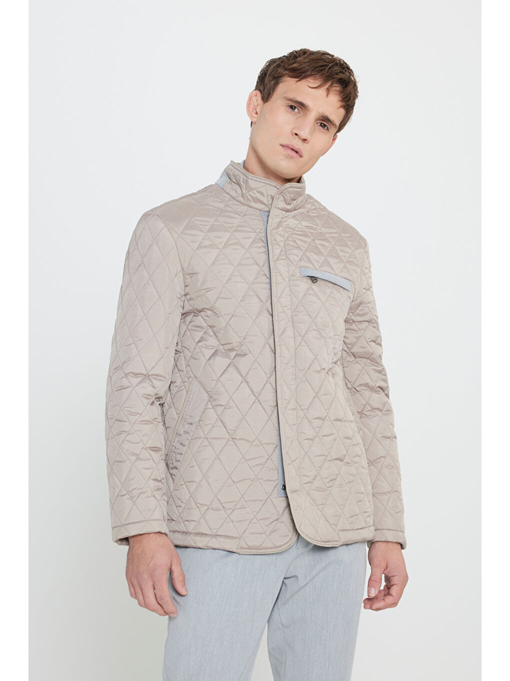 Erkek Bej Standart Fit Normal Kesim Dik Yaka Desenli Kapitone Overcoat-2