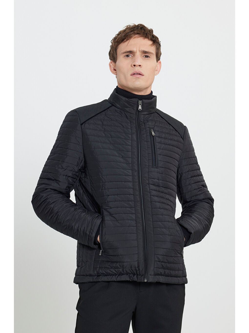 Erkek Siyah Standart Fit Normal Kesim Dik Yaka Desenli Mont-2