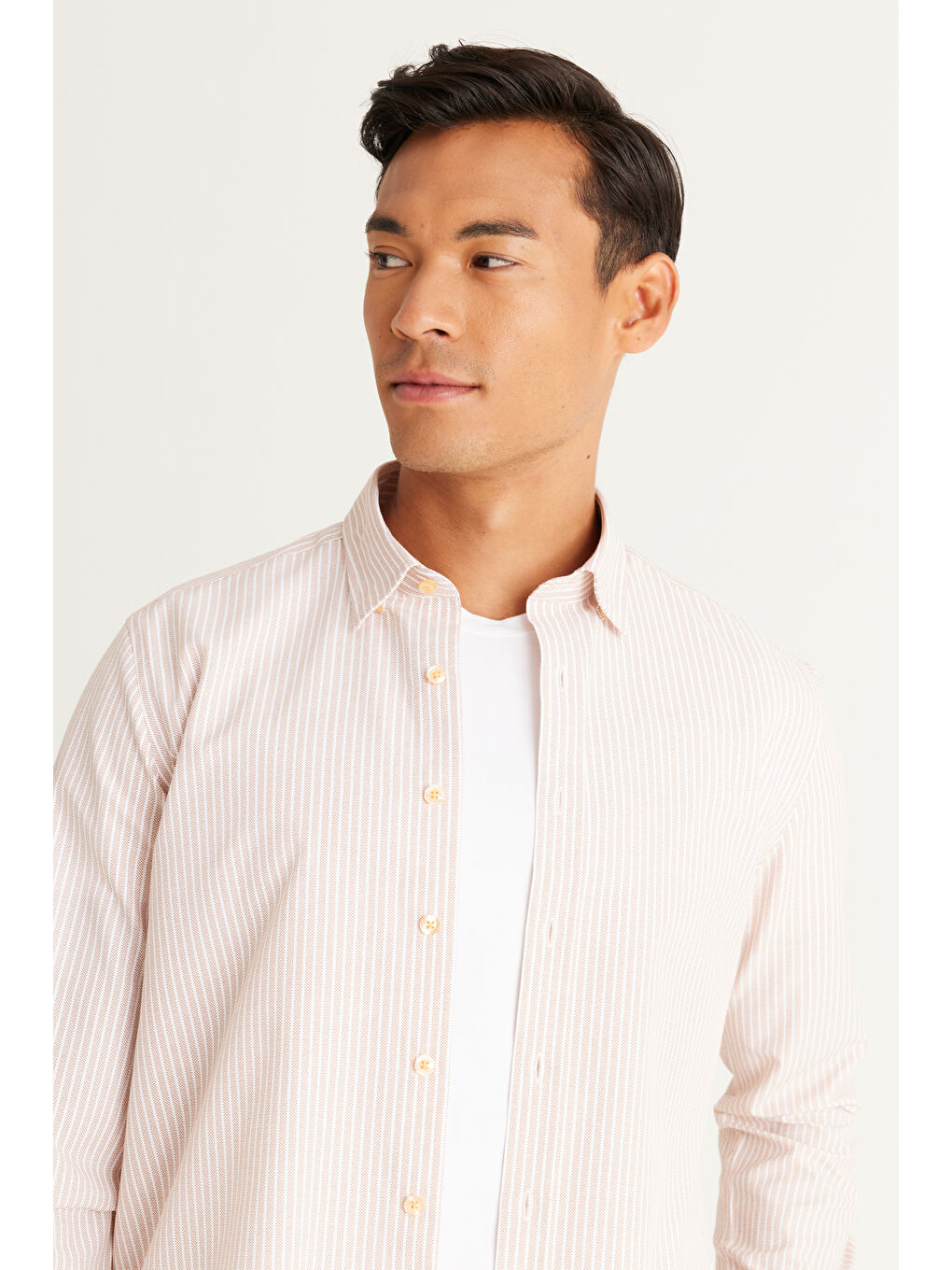 Erkek Beyaz-Turuncu Slim Fit Dar Kesim Gizli Düğmeli Yaka Pamuklu Çizgili Gömlek-3