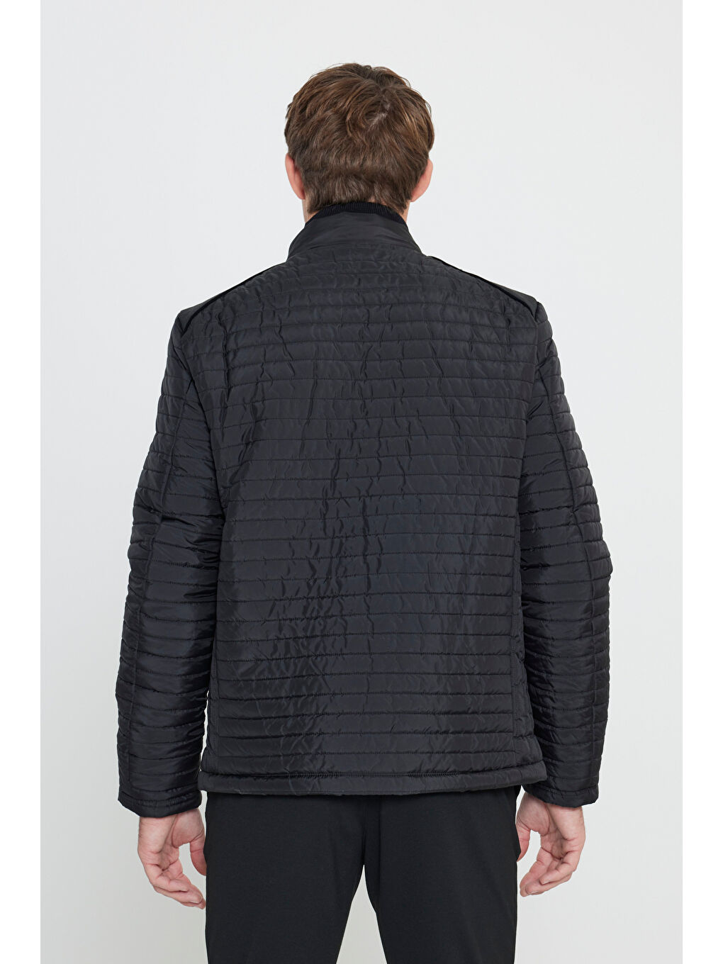 Erkek Siyah Standart Fit Normal Kesim Dik Yaka Desenli Mont-4