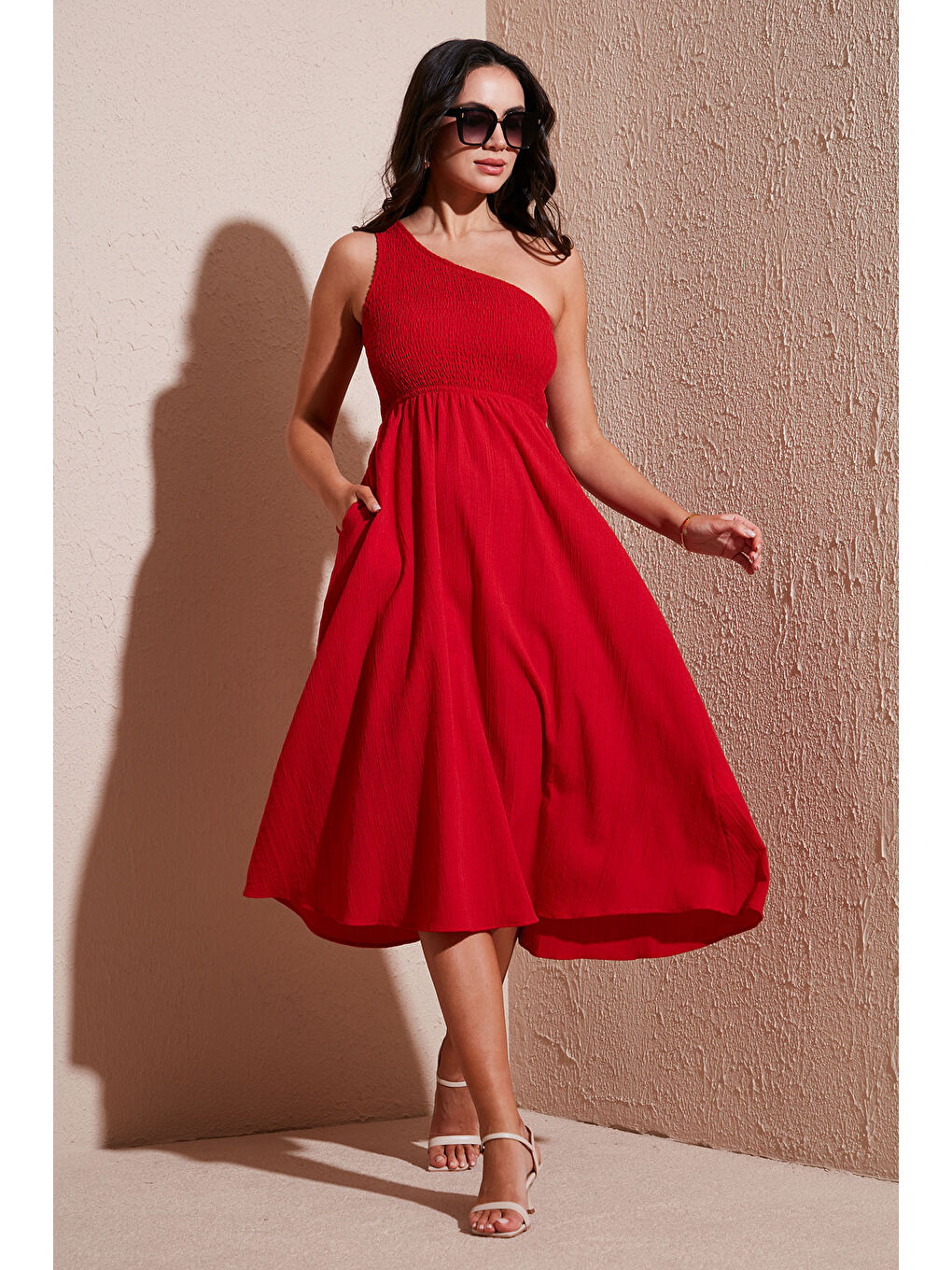 Kırmızı Regular Fit Tek Omuz Belden Açılan Gipeli Midi Boy Kadın Elbise 67810248