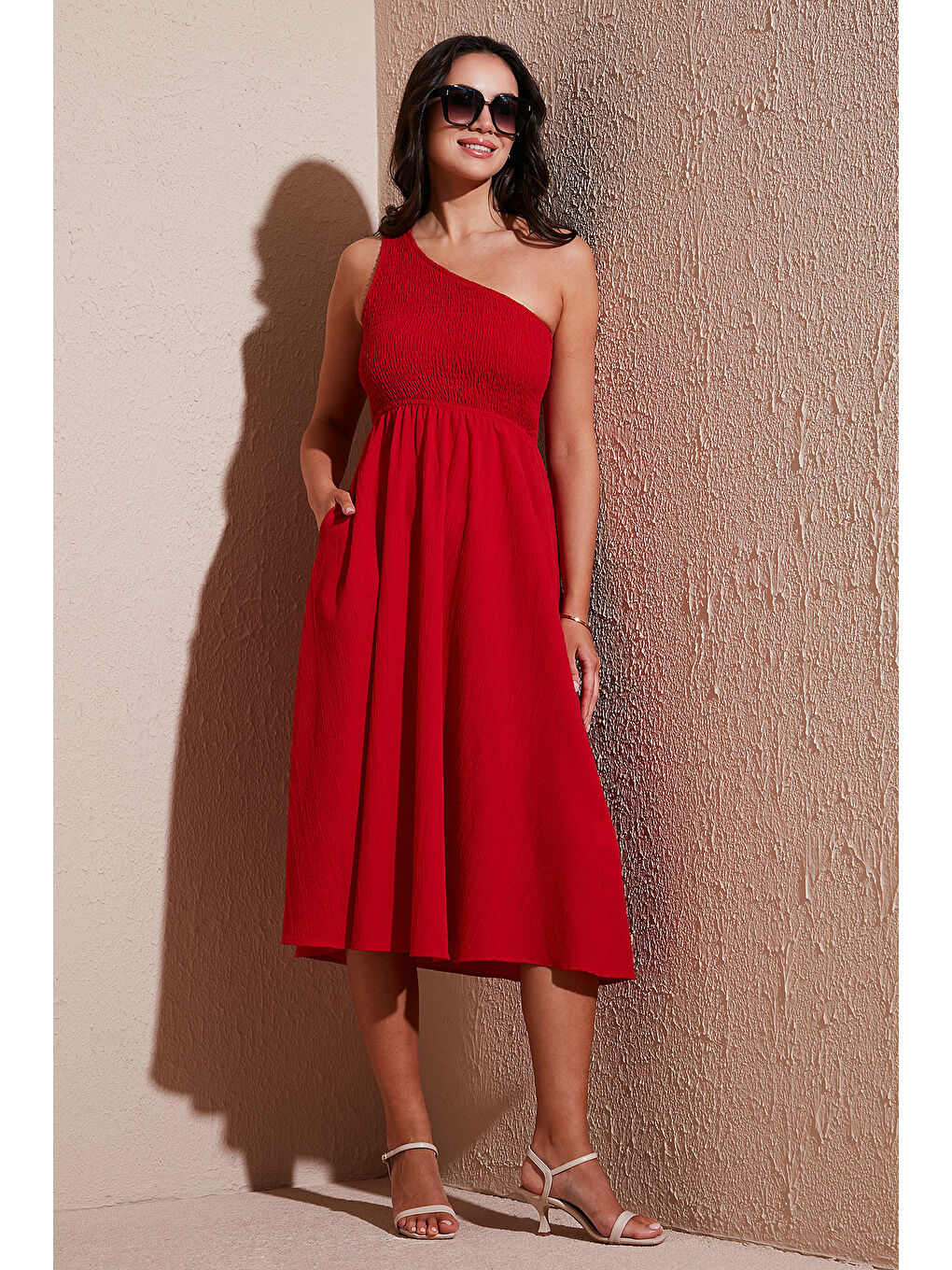 Kırmızı Regular Fit Tek Omuz Belden Açılan Gipeli Midi Boy Kadın Elbise 67810248-1