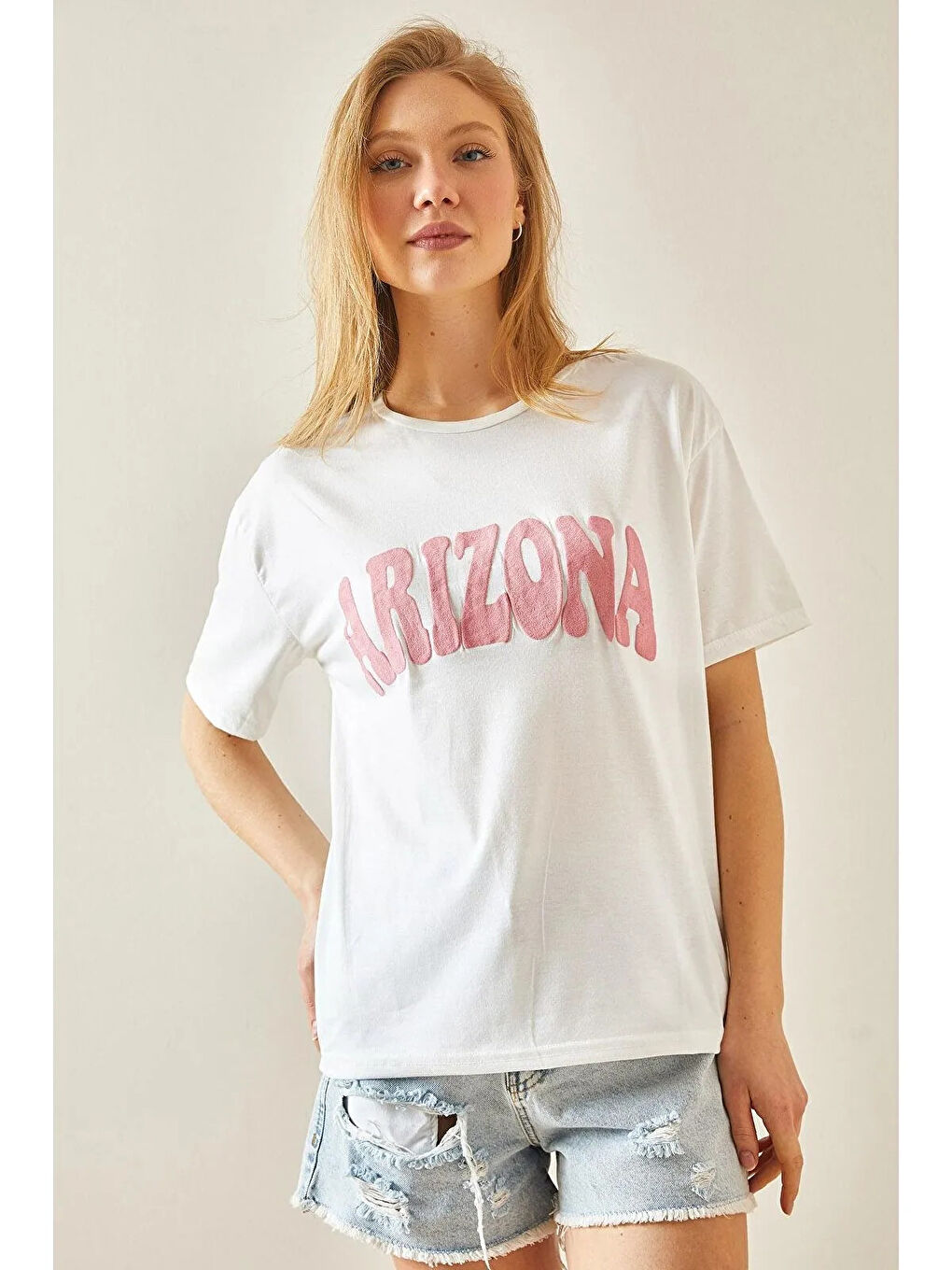 Kadın Beyaz Pembe Arizona Baskılı Bisiklet Yaka T-Shirt HZL24S-DSB120261-2