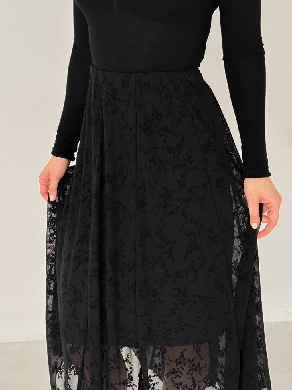 Siyah Flok Desenli Tül Etek-1