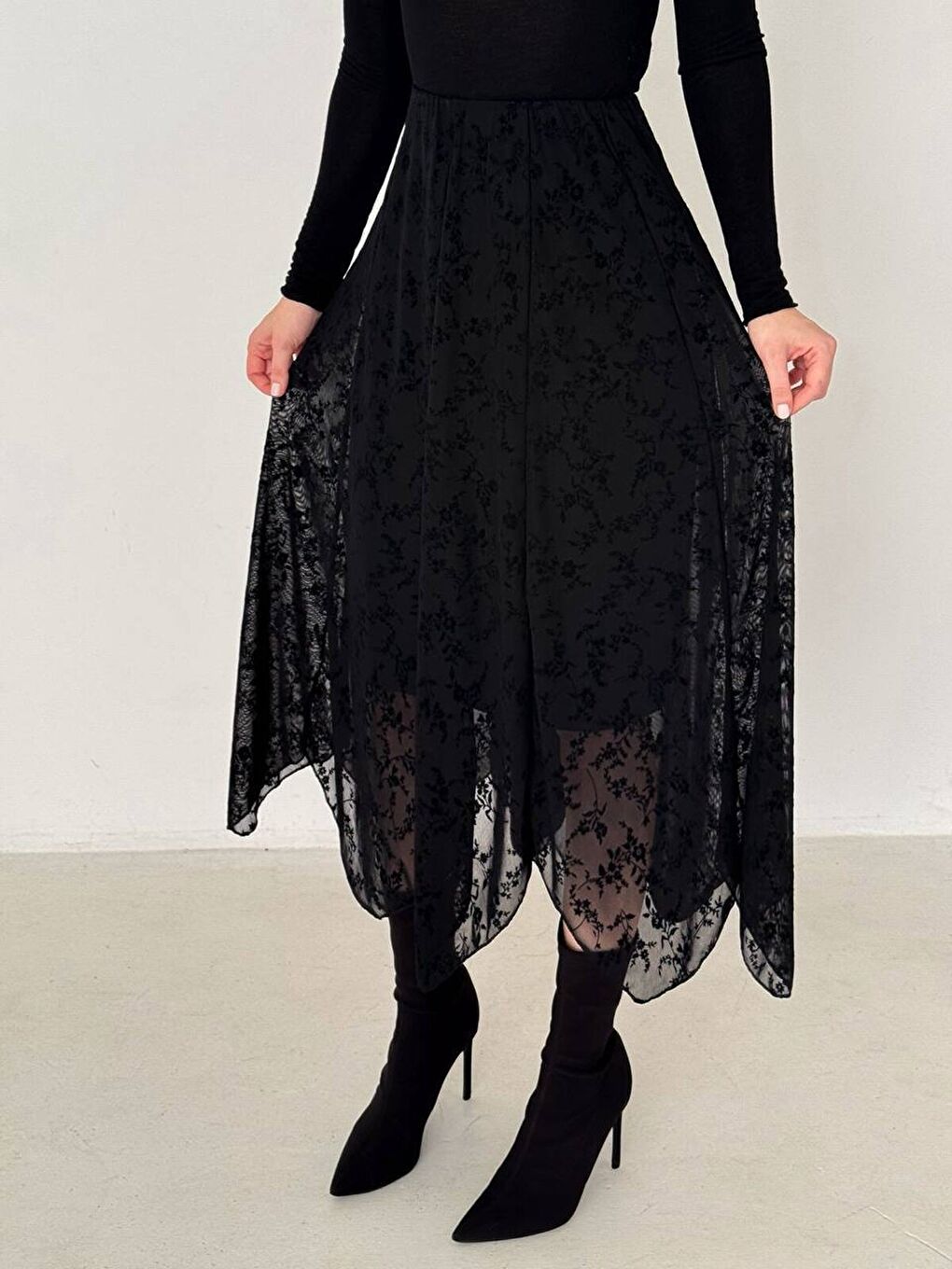 Siyah Flok Desenli Tül Etek-3