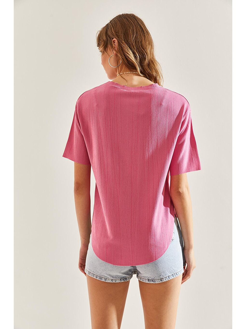 Pembe Kadın V Yaka Oval Kesim Bürümcük Kumaş Bluz-4