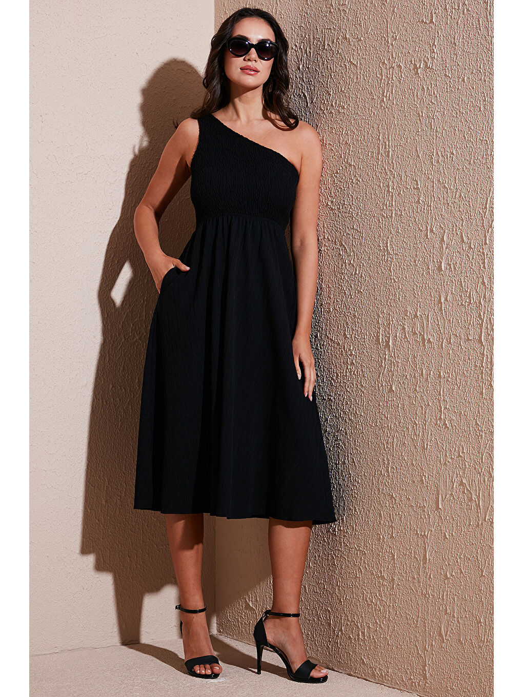 Siyah Regular Fit Tek Omuz Belden Açılan Gipeli Midi Boy Kadın Elbise 67810248