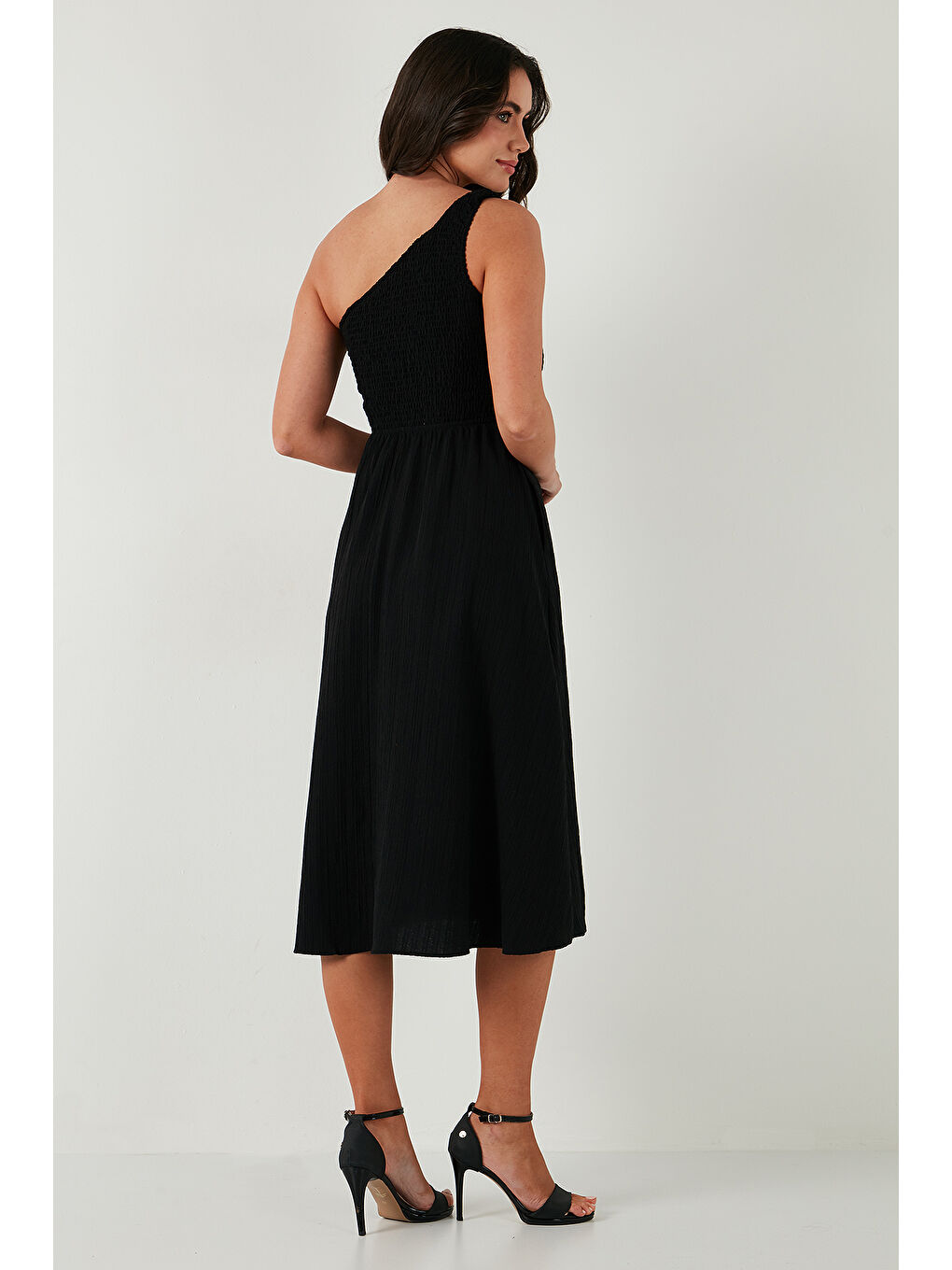 Siyah Regular Fit Tek Omuz Belden Açılan Gipeli Midi Boy Kadın Elbise 67810248-6