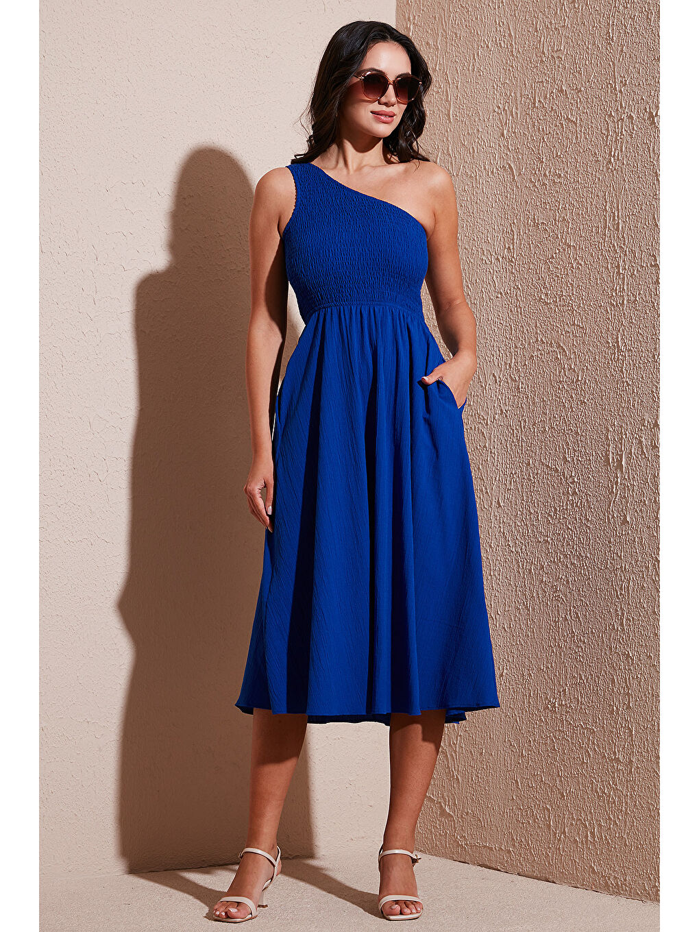 Mavi Regular Fit Tek Omuz Belden Açılan Gipeli Midi Boy Kadın Elbise 67810248-1