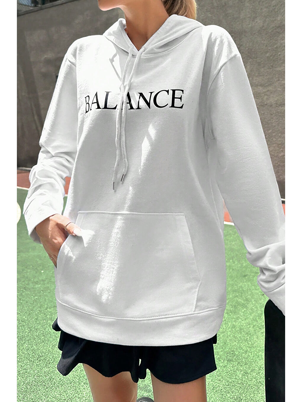 Beyaz Unisex Oversize Balance Baskılı Sweatshirt-1
