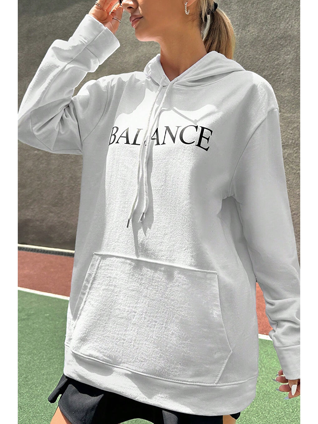 Beyaz Unisex Oversize Balance Baskılı Sweatshirt-2