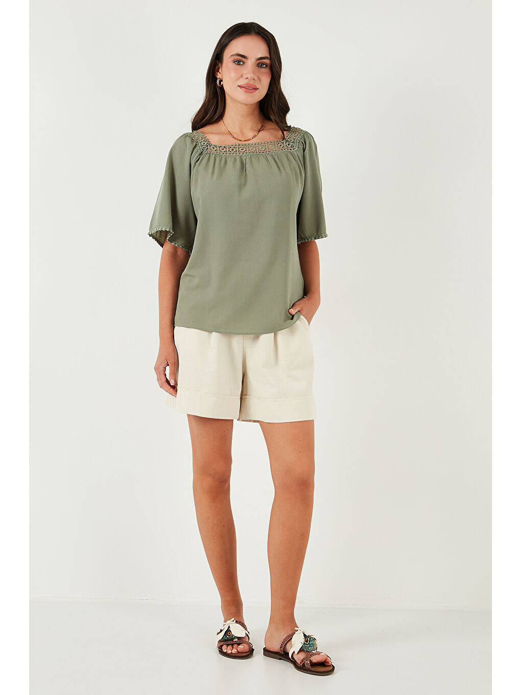 Bej Pamuklu Standart Fit Yüksek Bel Dikiş Detaylı Kadın Şort 668Yp4921