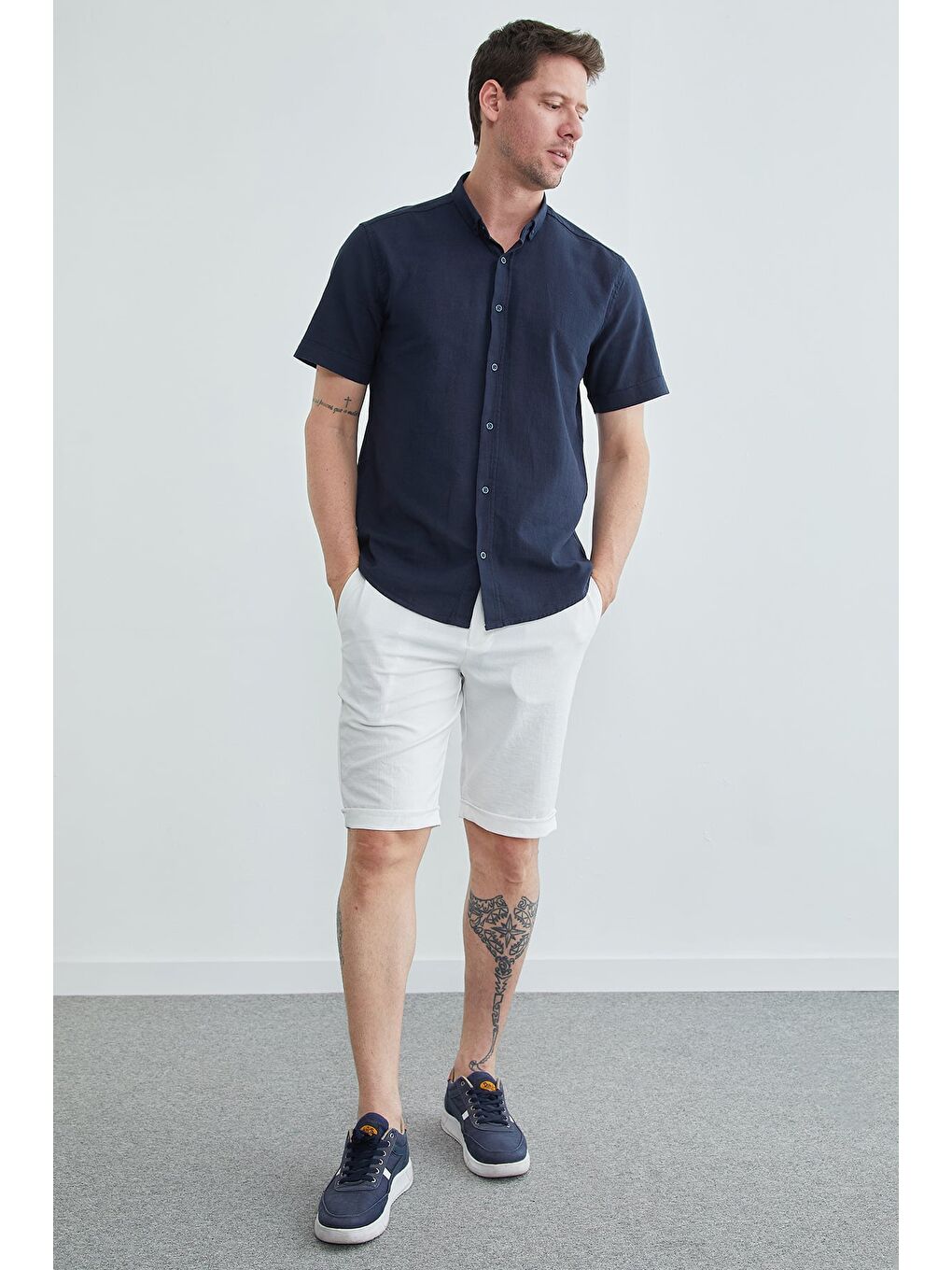 Beyaz Beli Bağlamalı Cepli Duble Paça Şort-3