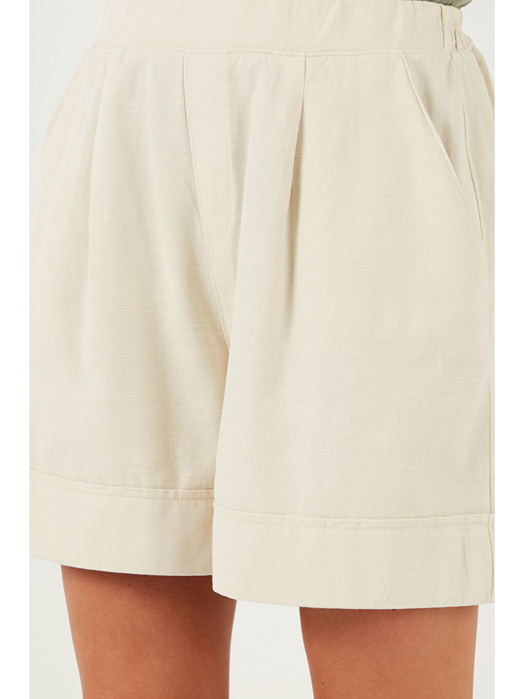 Bej Pamuklu Standart Fit Yüksek Bel Dikiş Detaylı Kadın Şort 668Yp4921-4