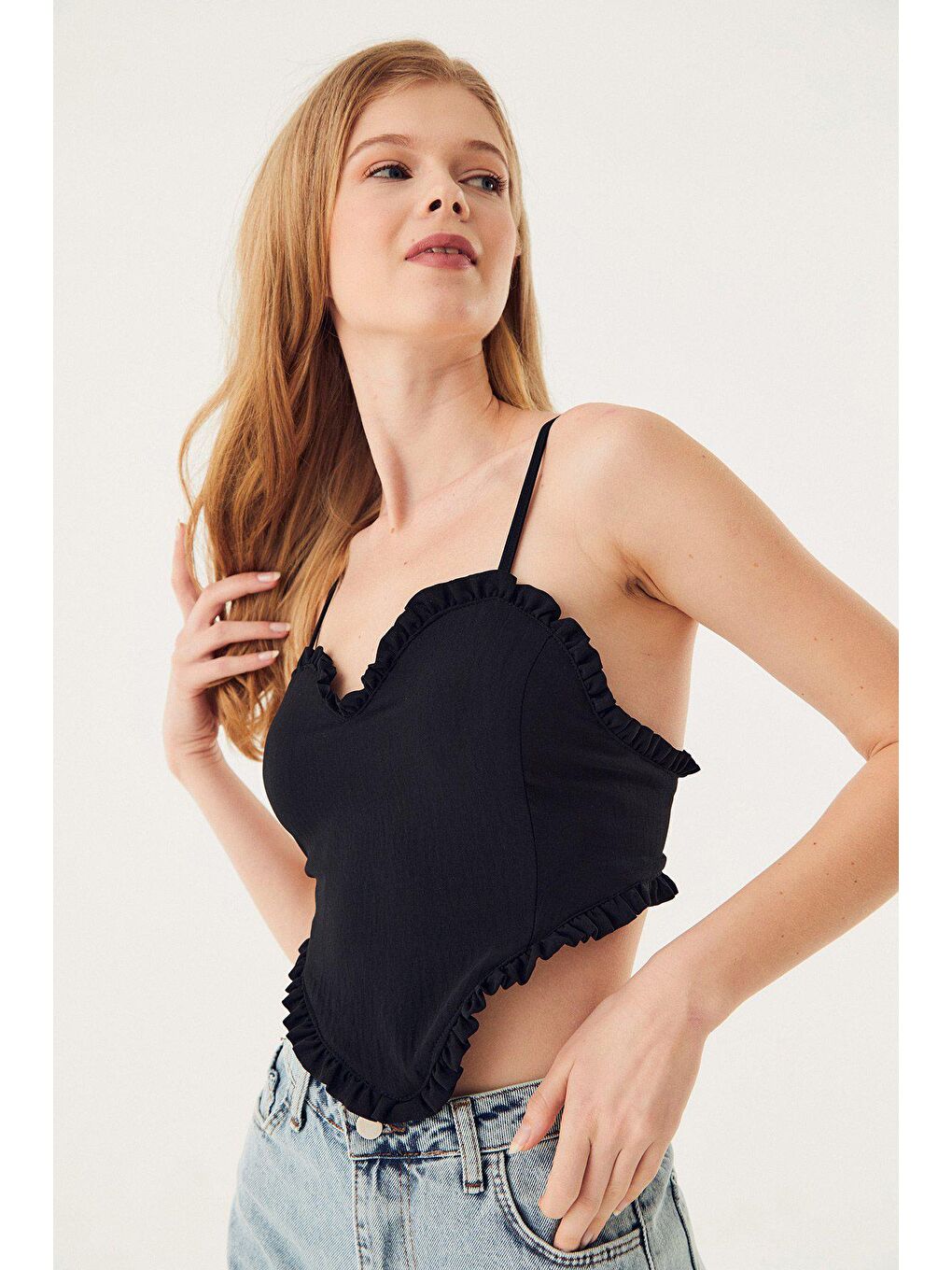 Siyah Askılı Fırfır Detaylı Crop Büstiyer-1