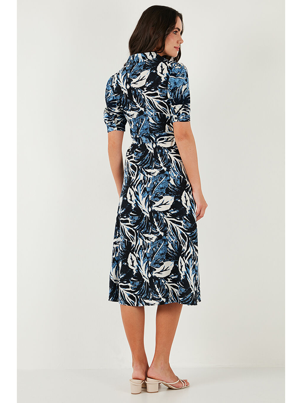 Mavi Desenli Relaxed Fit Balon Kol Yırtmaçlı Kemerli Midi Boy Kadın Elbise 67810558-6