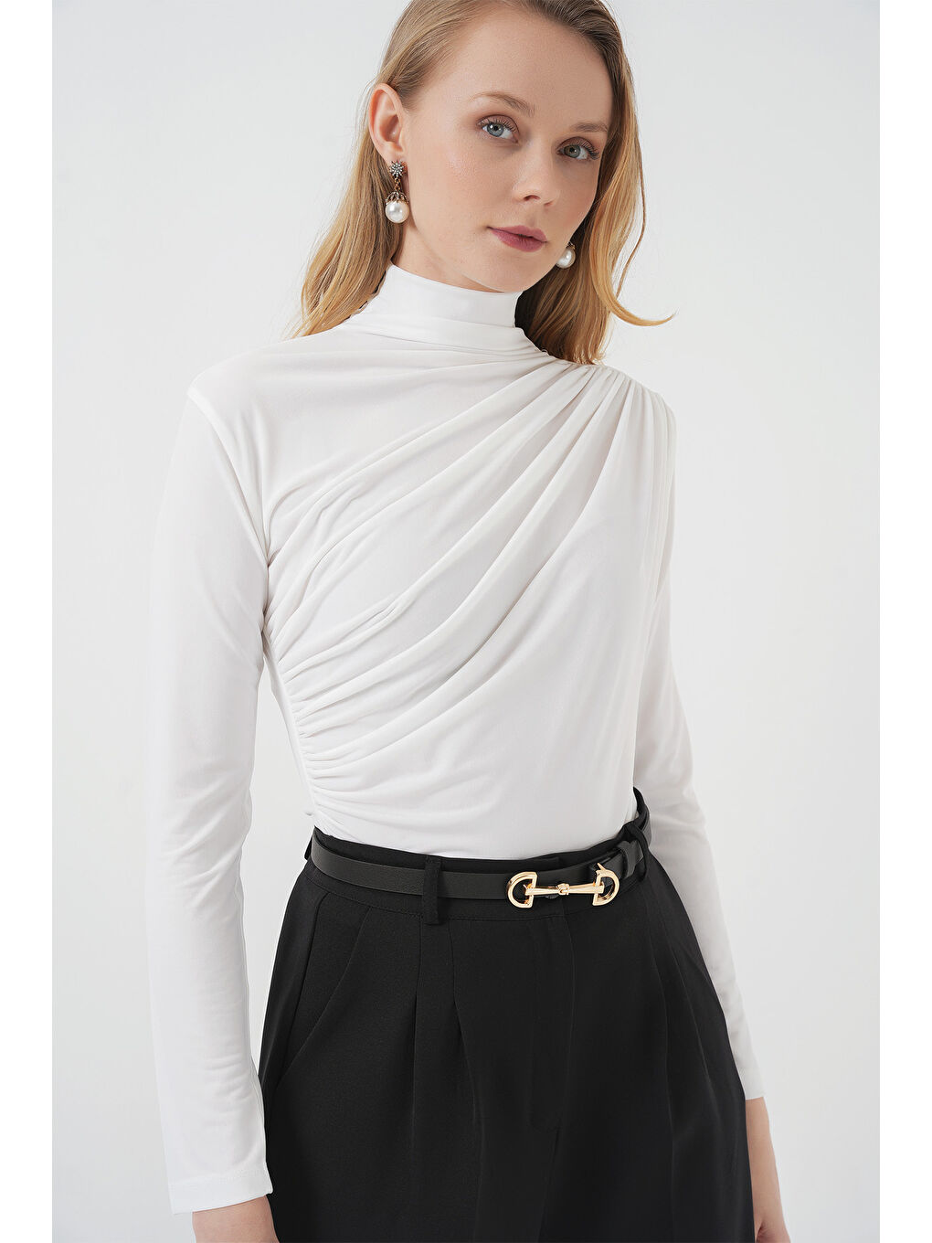 925 Büzgü Detaylı Sandy Bluz - Beyaz-4