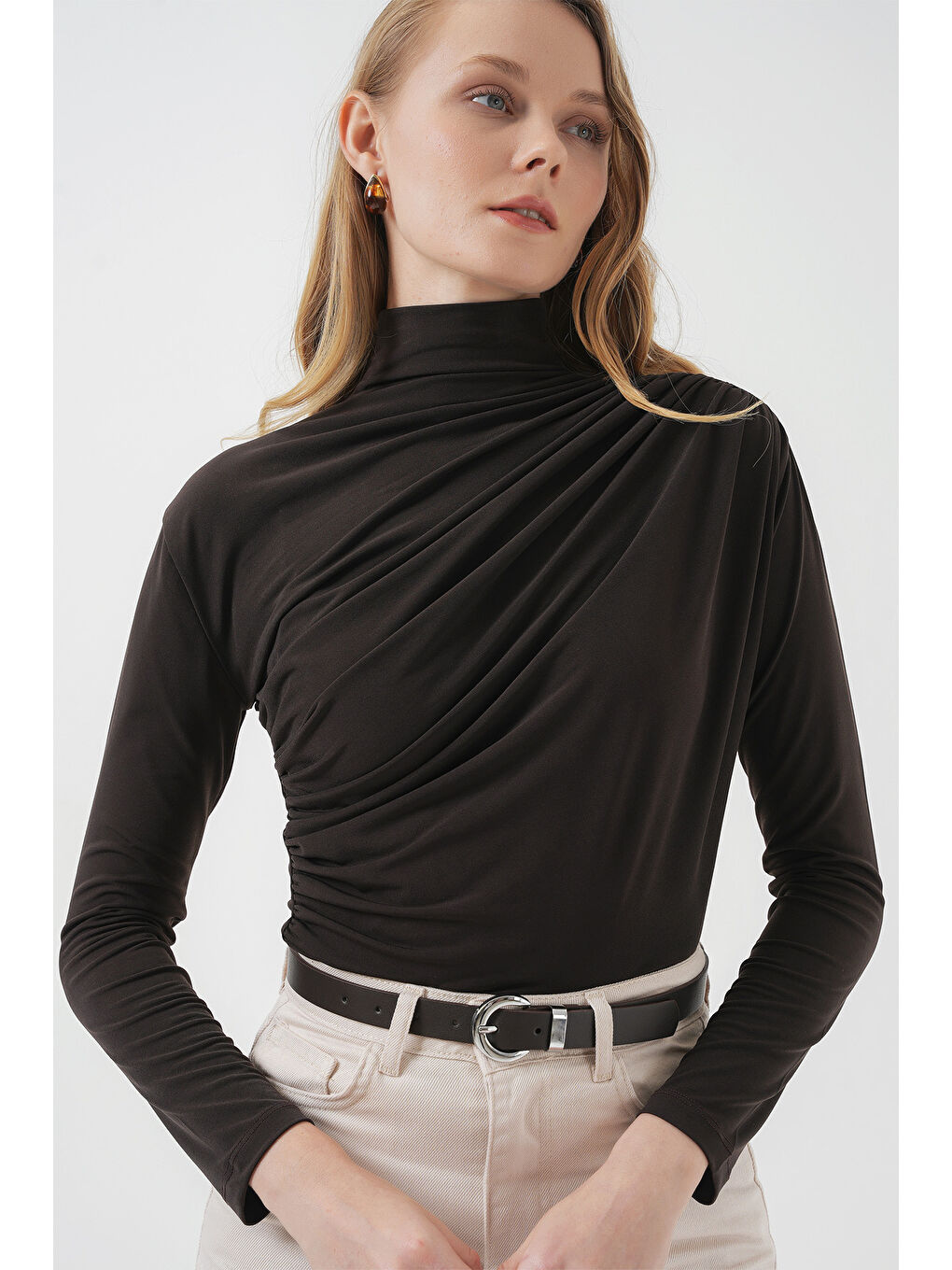 925 Büzgü Detaylı Sandy Bluz - Kahverengi