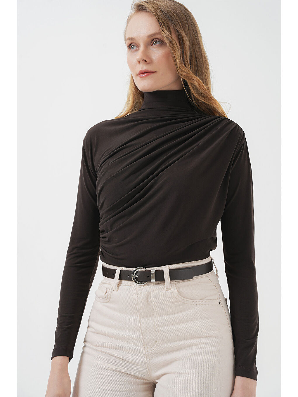 925 Büzgü Detaylı Sandy Bluz - Kahverengi-3