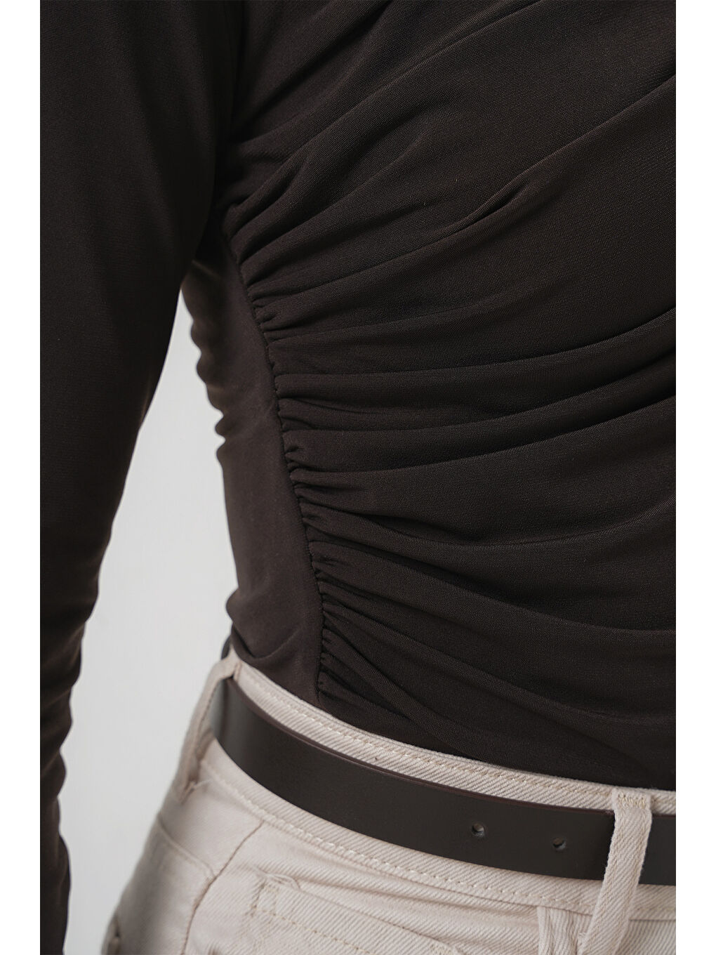 925 Büzgü Detaylı Sandy Bluz - Kahverengi-4