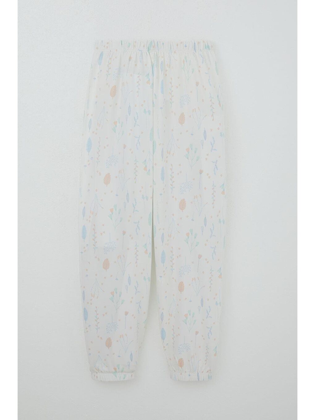Kız Çocuk Pijama Takımı Bahar Fısıltısı Renkli Yapraklar Desenli Ekru (4-8 Yaş)-5