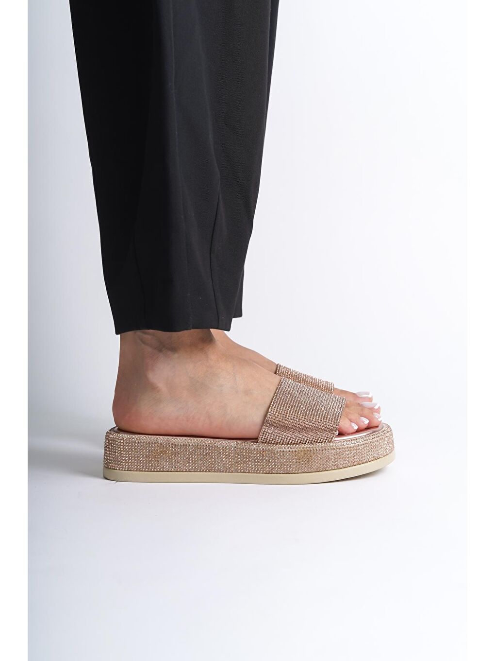 Pembe Dolgu Topuklu Taşlı Kadın Terlik-4