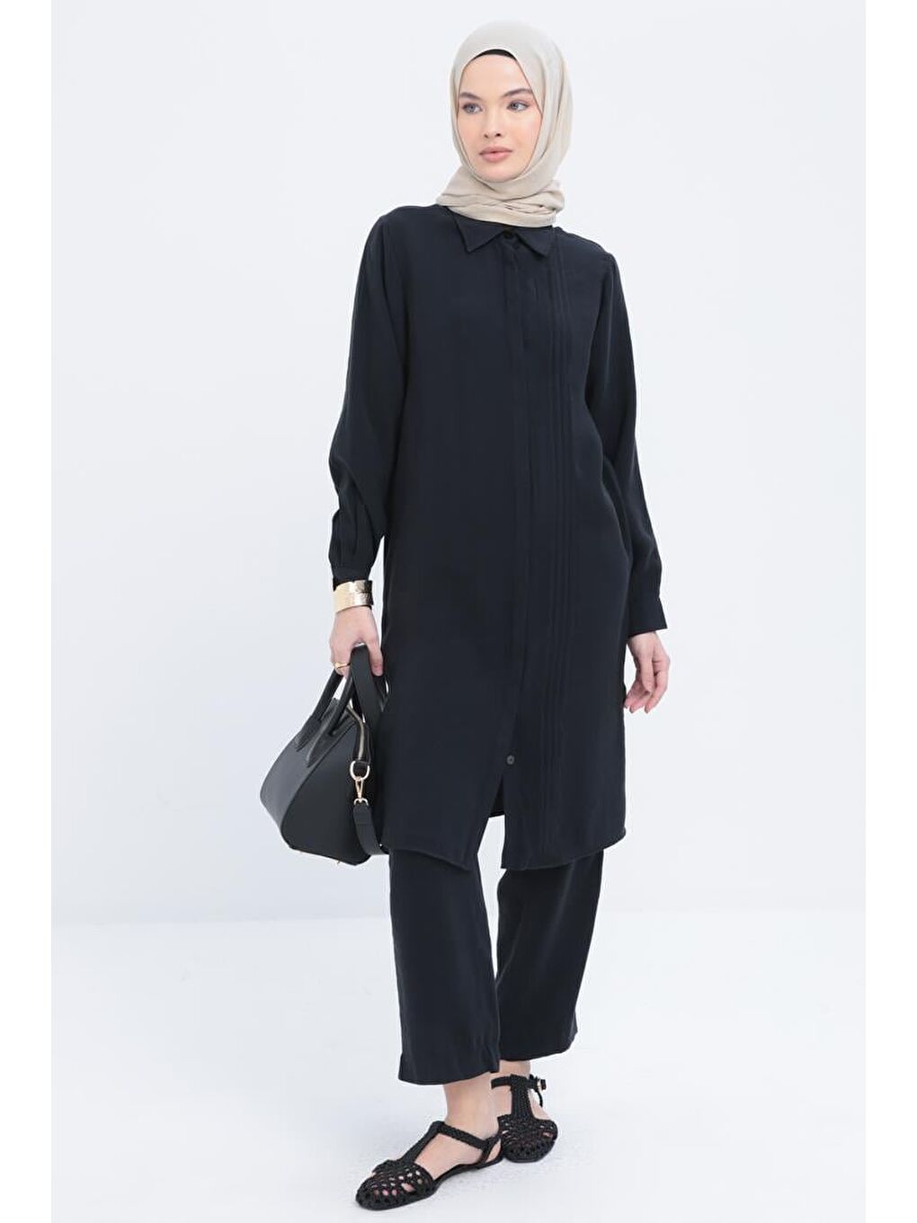 Siyah-Nervürlü Yırtmaçlı Modal Pantolonlu Takım-1