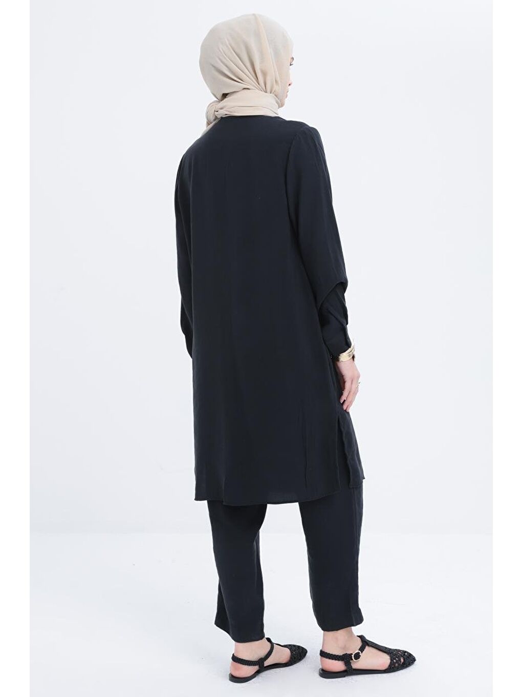 Siyah-Nervürlü Yırtmaçlı Modal Pantolonlu Takım-3