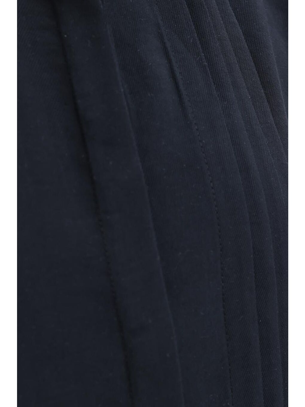 Siyah-Nervürlü Yırtmaçlı Modal Pantolonlu Takım-4