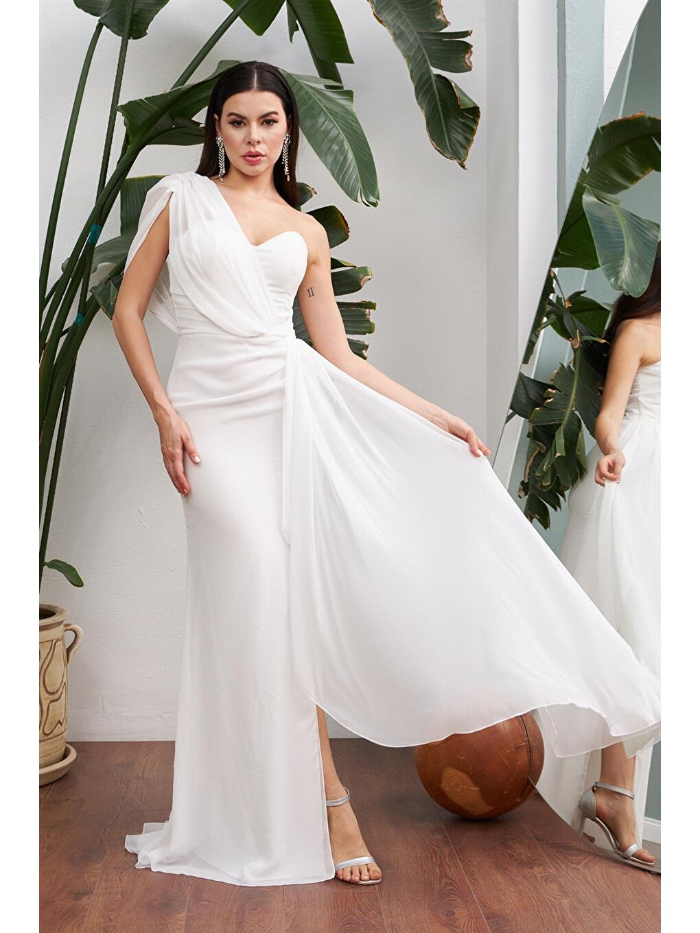 Ekru Şifon Tek Omuz Yırtmaçlı Uzun Nikah Elbisesi-3
