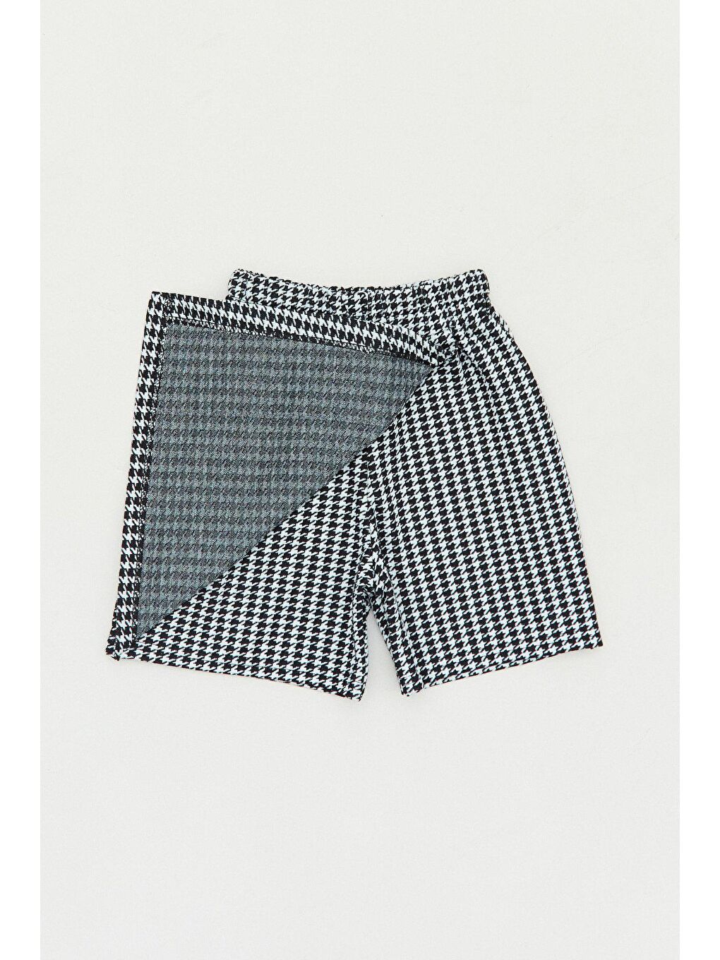 Siyah Kazayağı Desenli Beli Lastikli Kız Çocuk Şort Etek-1