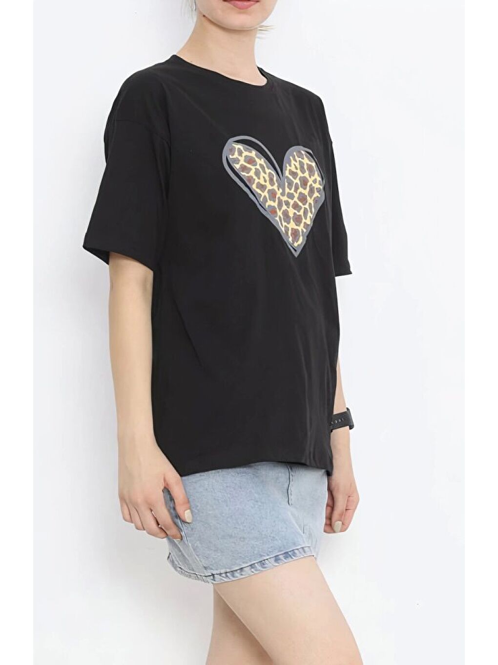 Sevgililer Günü İçin Özel Tasarım Leopar Kalp Baskılı T-shirt - Siyah-1