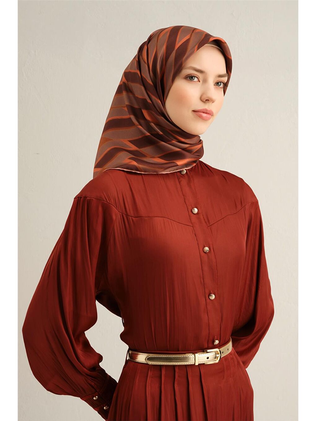 Kahverengi Geometrik Desenli Saf İpek Twill Eşarp 9325 24-2