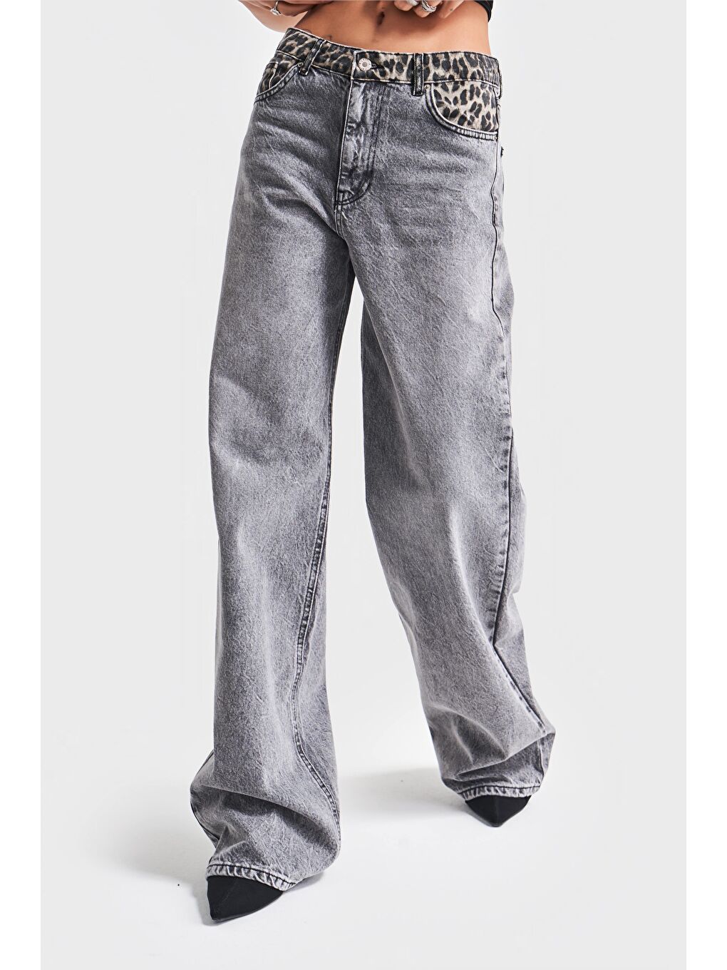 Gri Kadın Füme Renk 4S513 Loose Fit Kemeri Leopar Desenli Denim-1