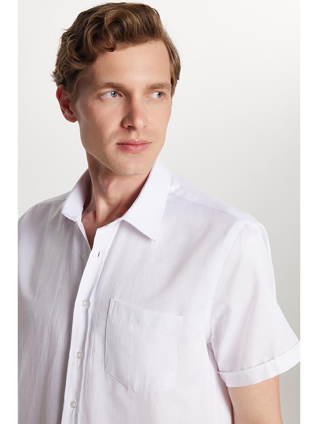 Erkek Regular Fit Klasik Kesim Kısa Kollu Pamuklu Tek Cepli Armürlü Beyaz Gömlek-1