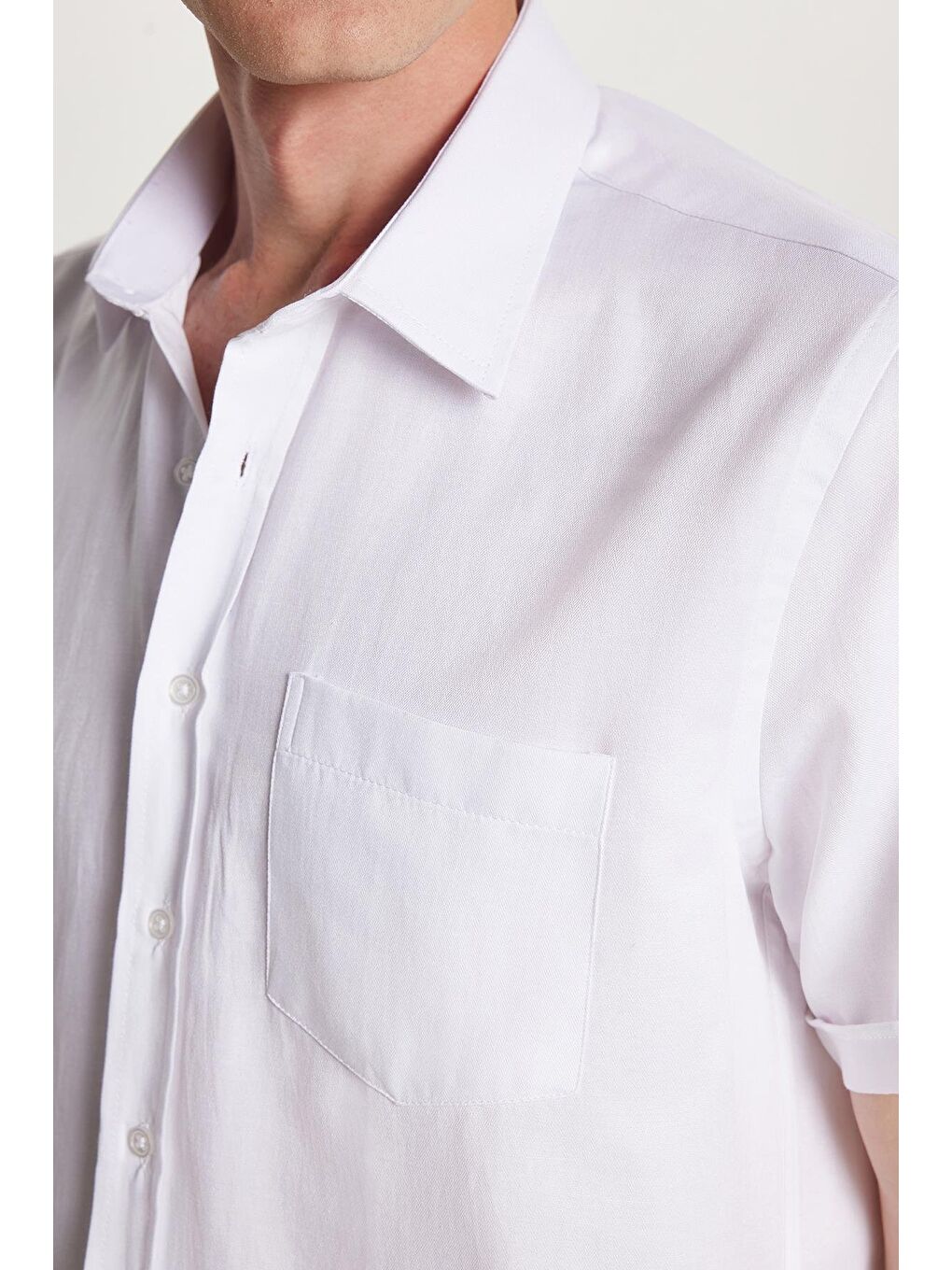 Erkek Regular Fit Klasik Kesim Kısa Kollu Pamuklu Tek Cepli Armürlü Beyaz Gömlek-2