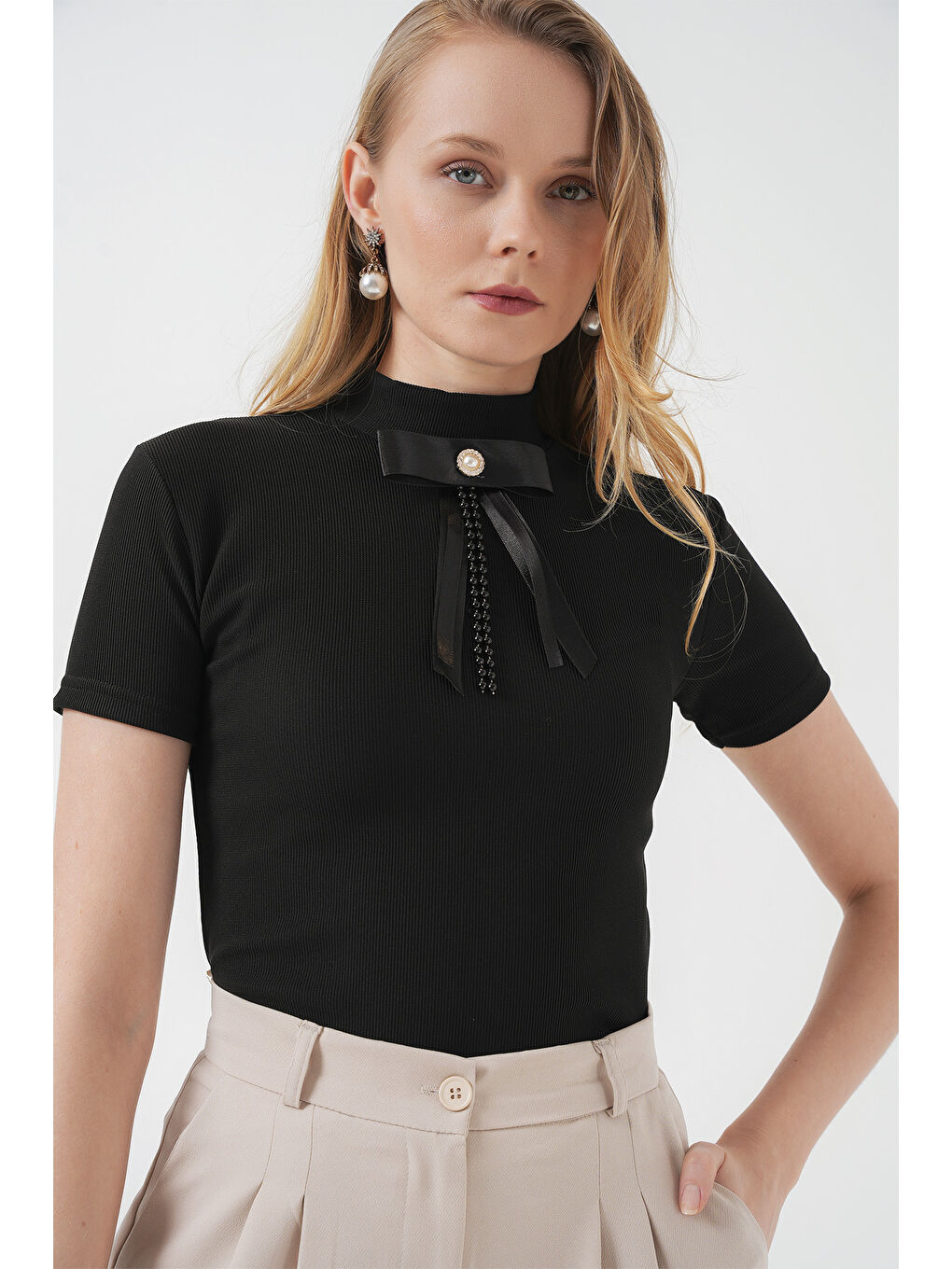 926 Yaka Detaylı Kısa Kol Bluz - Siyah-3